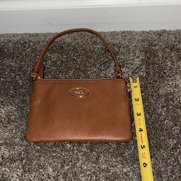 Coach CORNER ZIP WRISTLET IN CROSSGRAIN LEATHER - Picture 6 of 6